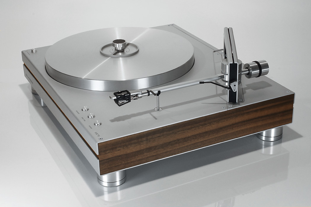 Turntable_PS2_Persp_Front.jpg